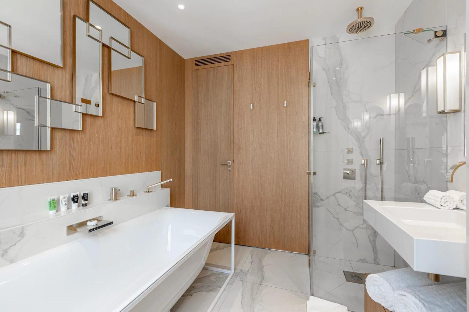 Vakantiehuis Maison Labruyere - Serviced Mansion Saint Germain *